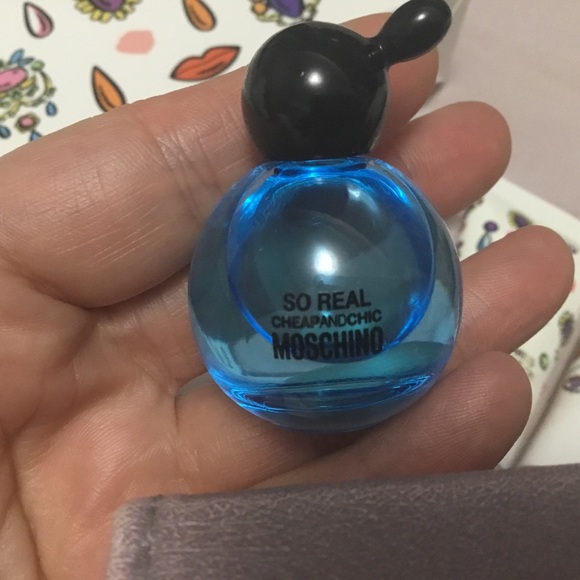 Moschino So Real Cheap And Chic Gift Set - Picture 5 of 7